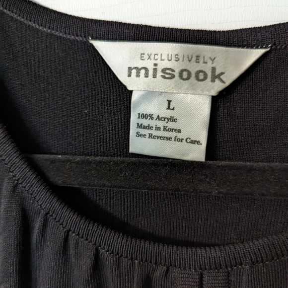 Exclusively Mistook Dresss A14 - Picture 3 of 3